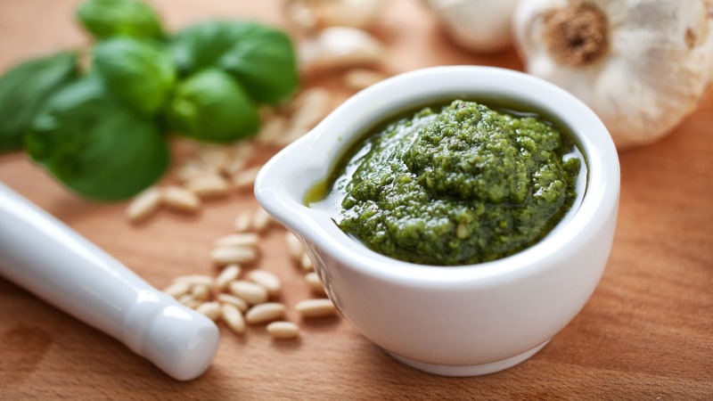 Pesto mit Rucola und Walnüssen