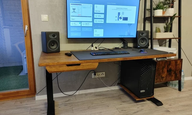 Jak wybrać najlepsze biurko do pracy zdalnej?