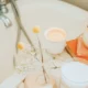 Kąpiel ze świecami, zdj. Maddi Bazzocco / unsplash.com
