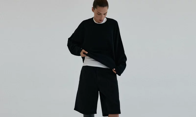 sweter oversize – do czego założyć?