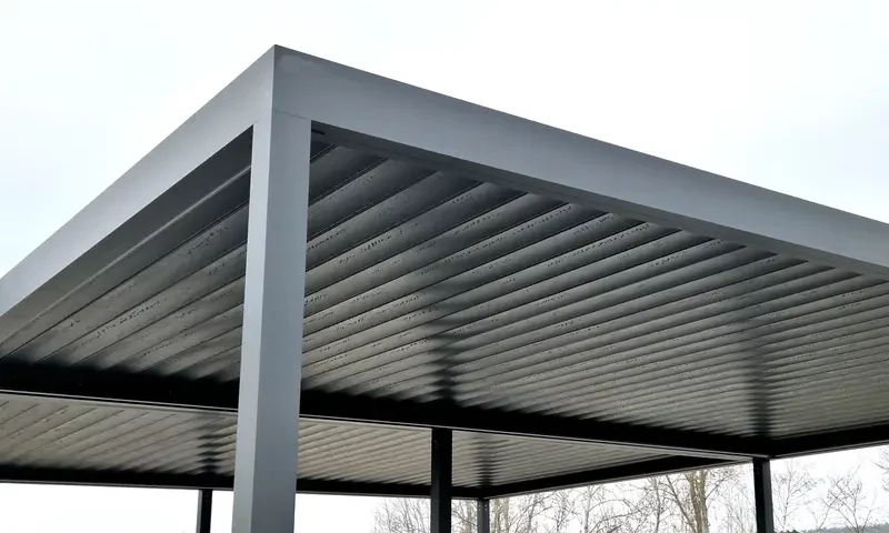 Pergola lamelowa: nowoczesne rozwiązanie do zacieniania tarasu