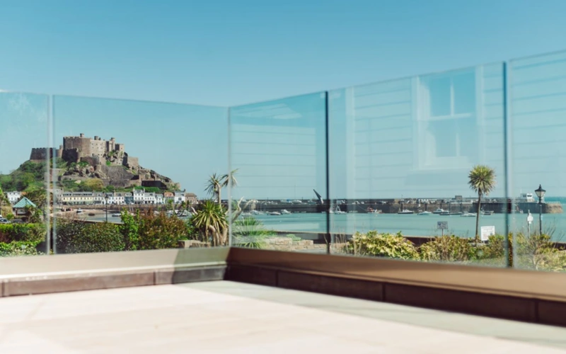 Balustrada balkonowa szklana