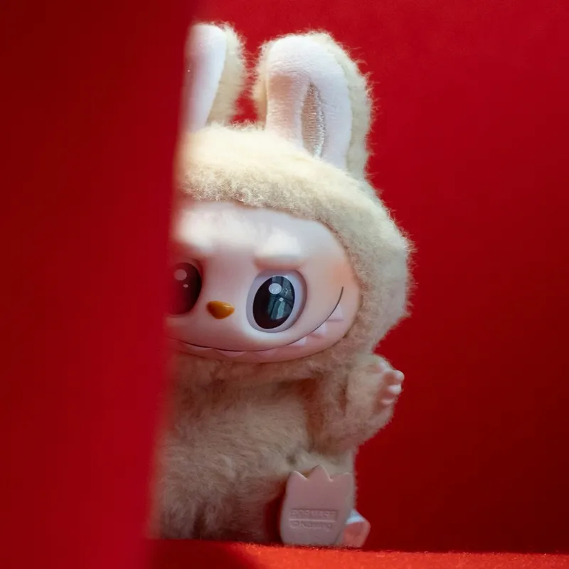 Ten mały elf jest uwielbiany przez dzieci. fot. David Kristianto/unsplash.com